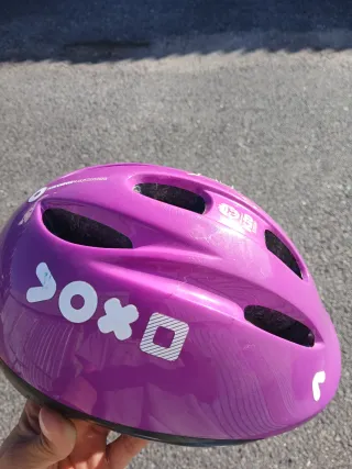 Casco de bicicleta morado para niños