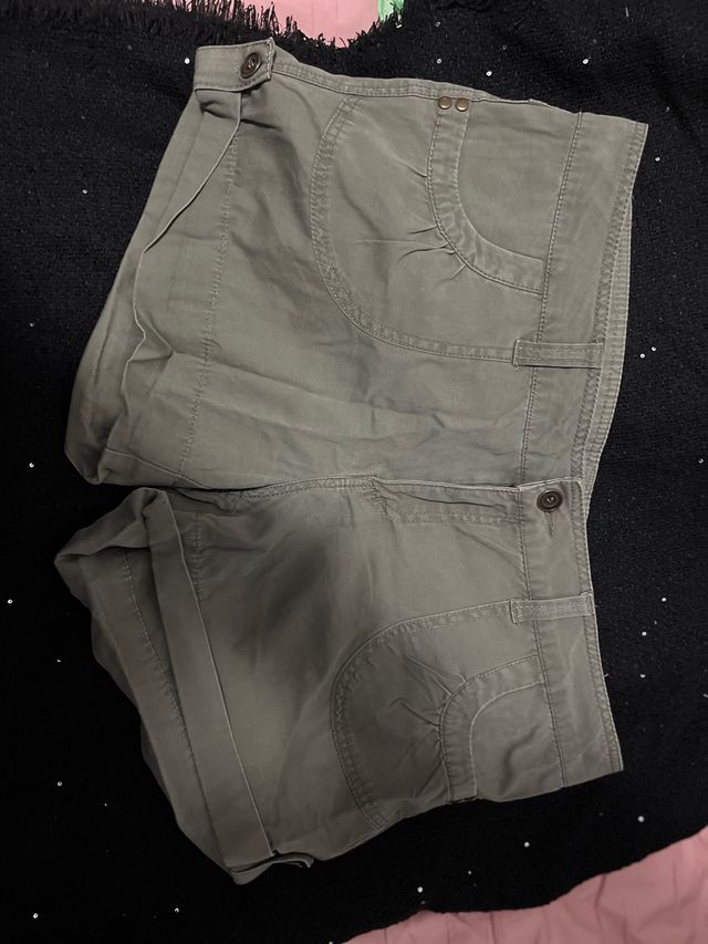 Dos pantalones cortos