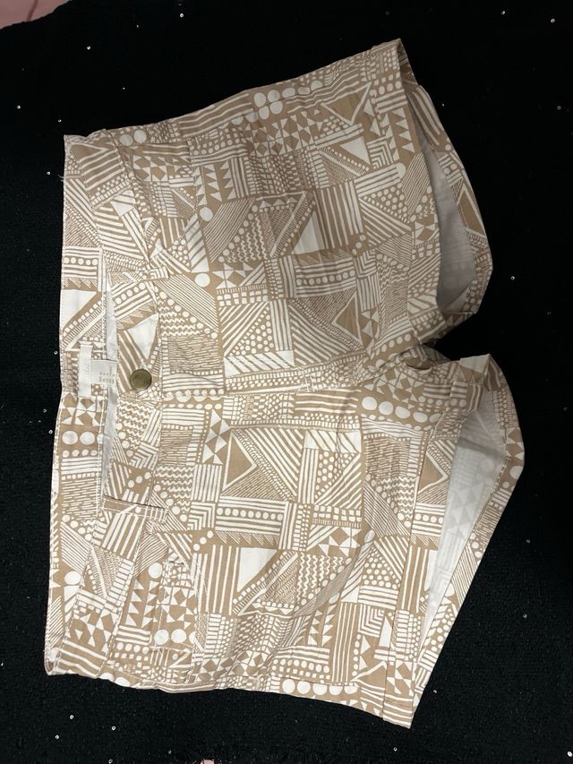 Dos pantalones cortos