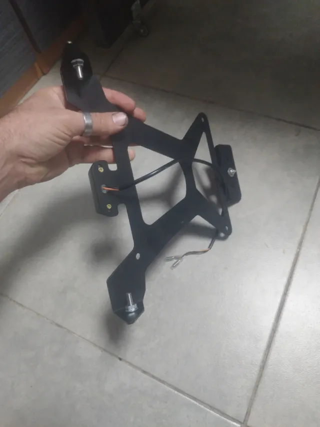 Soporte matrícula yamaha TMAX 500 2006