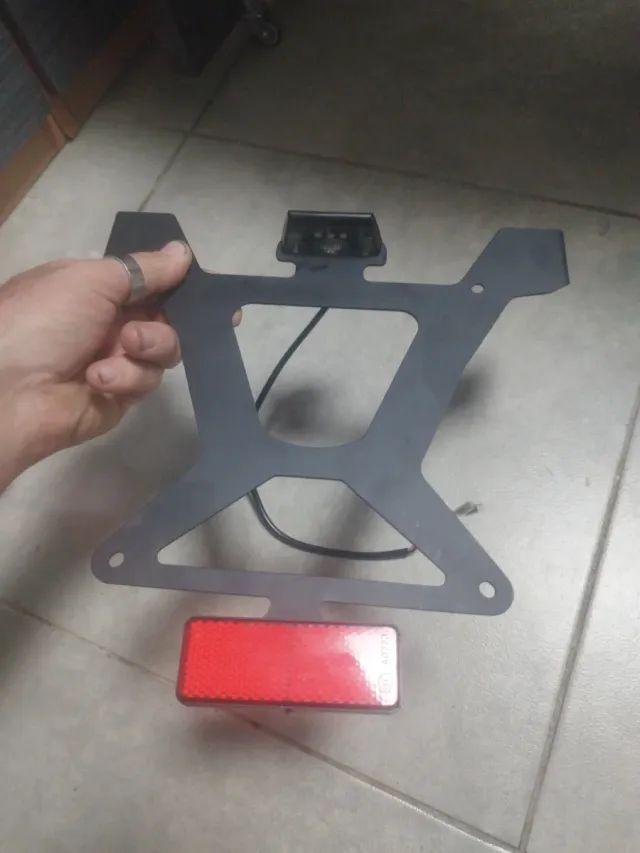 Soporte matrícula yamaha TMAX 500 2006