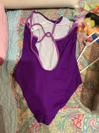 Bañador morado chica con flores