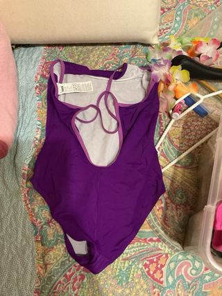 Bañador morado chica con flores