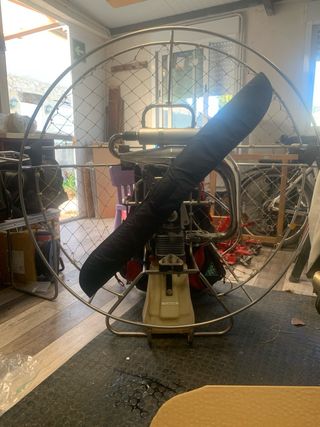 Paramotor con vela de entrenamiento 