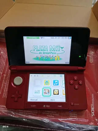 Nintendo 3DS Roja en caja