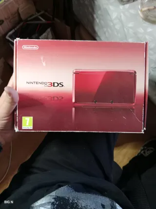 Nintendo 3DS Roja en caja