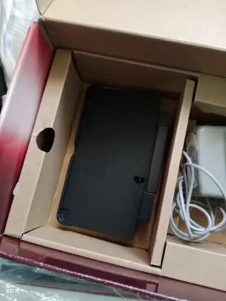 Nintendo 3DS Roja en caja