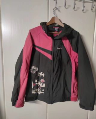 Anorak verde kaki y fucsia