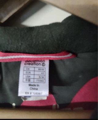 Anorak verde kaki y fucsia