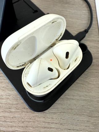 AirPods 1ª Gen con estuche de carga