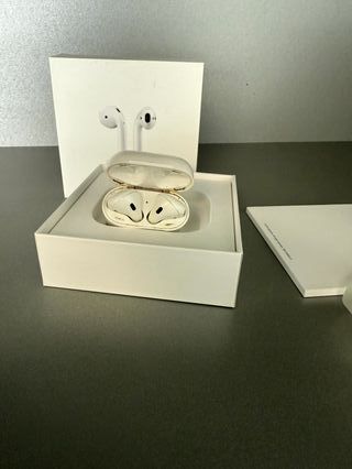 AirPods 1ª Gen con estuche de carga