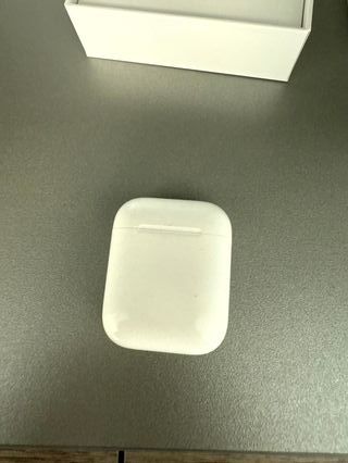 AirPods 1ª Gen con estuche de carga