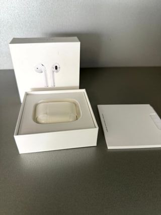 AirPods 1ª Gen con estuche de carga