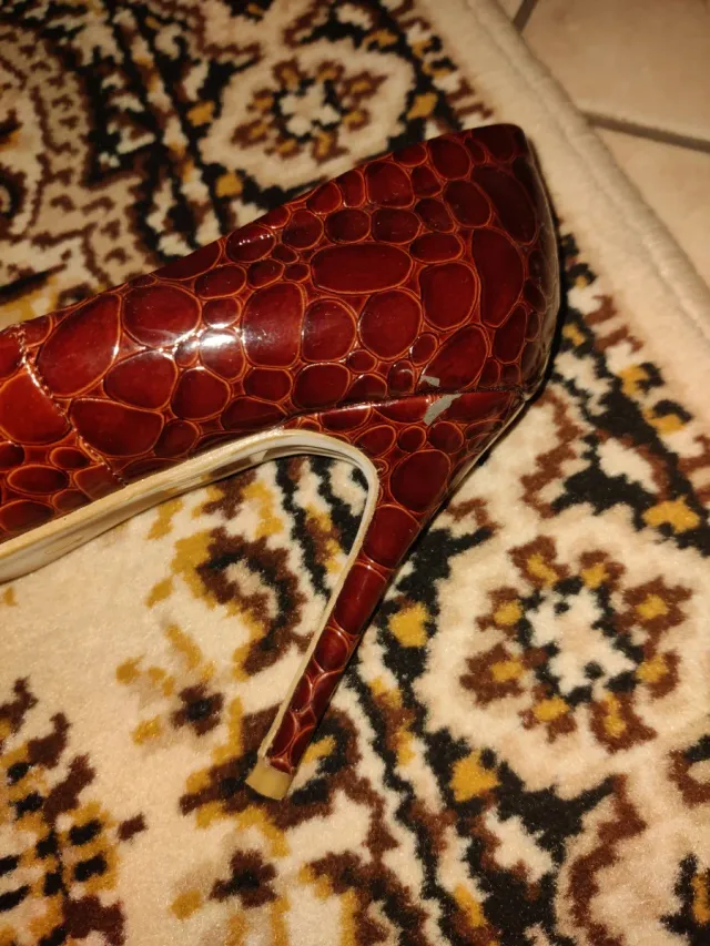 Scarpe tacco a spillo effetto coccodrillo
