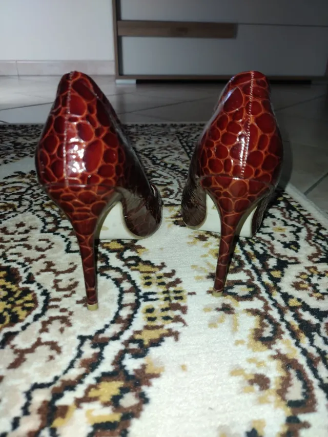 Scarpe tacco a spillo effetto coccodrillo
