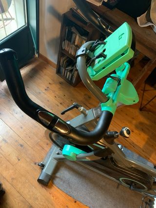 Bicicleta Estática Gris y Verde