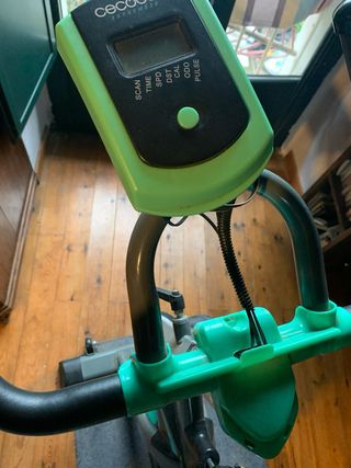 Bicicleta Estática Gris y Verde