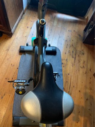 Bicicleta Estática Gris y Verde