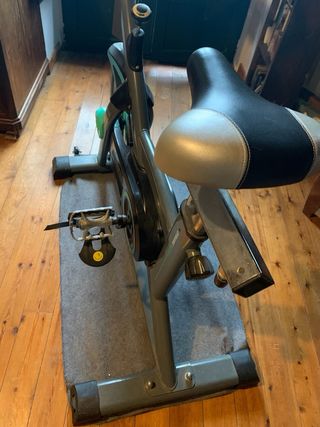 Bicicleta Estática Gris y Verde