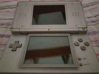 Nintendo DS Lite Plateada Impoluta