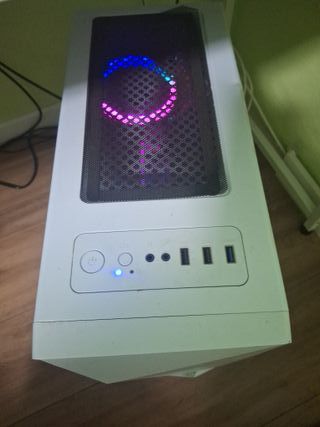 Ordenador Gaming Blanco con RGB