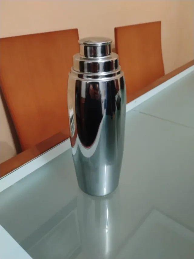 Coctelera Metálica Plateada.