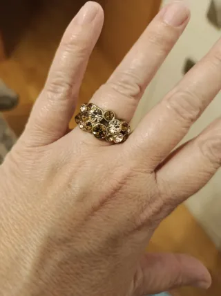 Anillo dorado acero con circonitas . Talla 19