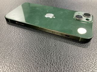 Telaio verde per iPhone 13