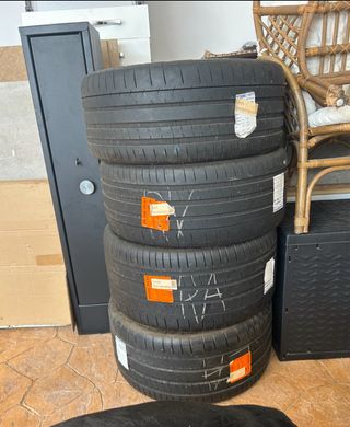 Neumáticos Michelin Pilot Super Sport 255/40ZR20Y