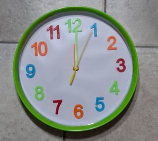 Orologio da parete colorato