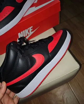 Zapatillas Nike Negras y Rojas
