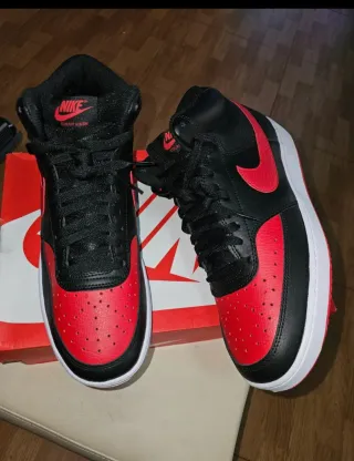 Zapatillas Nike Negras y Rojas
