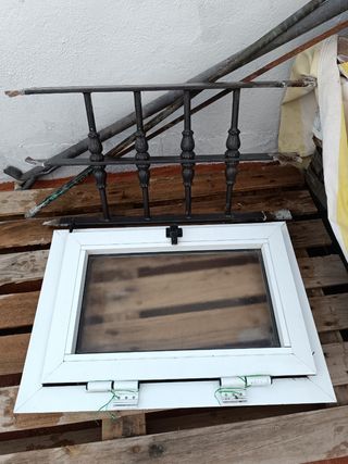 Ventana con reja de hierro