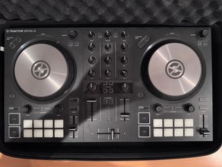 Controlador DJ Traktor Kontrol S2 Mk3