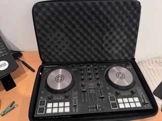 Controlador DJ Traktor Kontrol S2 Mk3