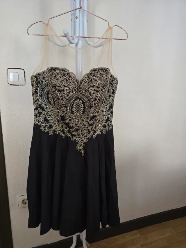 Vestido fiesta negro y dorado