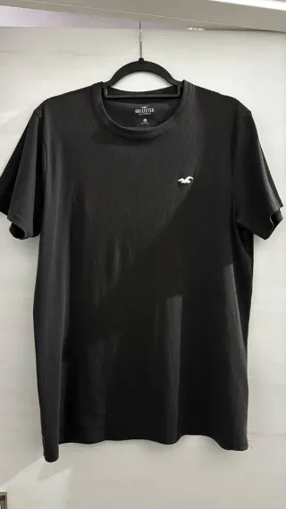 Camiseta Hollister Negra