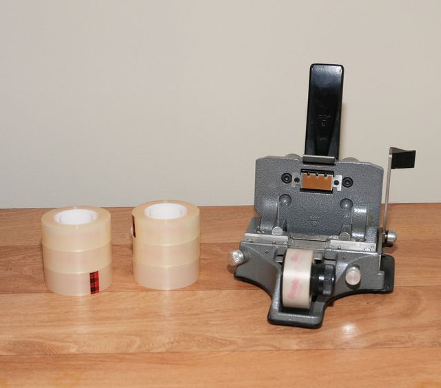 EQUIPO DE CINE DE 16MM - PROYECTOR, ACCESORIOS..