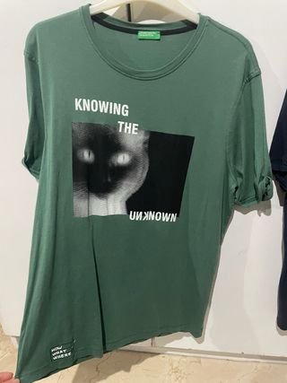 Camiseta Benetton gráfica gato 
Camiseta Hasbulla 