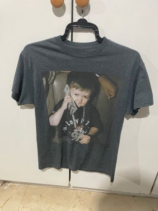 Camiseta Benetton gráfica gato 
Camiseta Hasbulla 