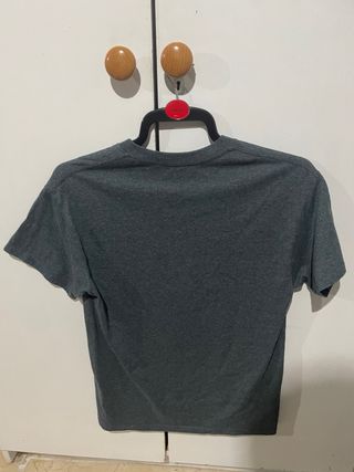Camiseta Benetton gráfica gato 
Camiseta Hasbulla 