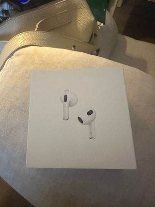 Apple AirPods 3ª Gen con Estuche Carga