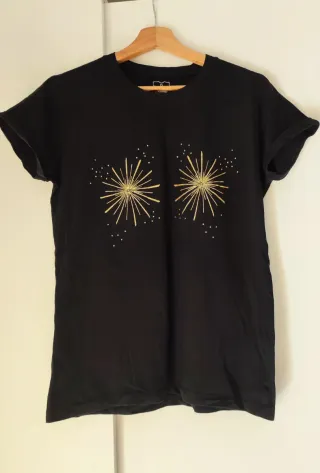 Camiseta Tezenis negra con detalles dorados