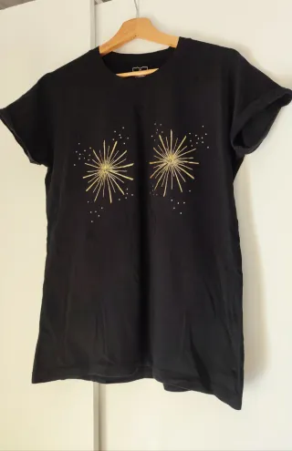 Camiseta Tezenis negra con detalles dorados