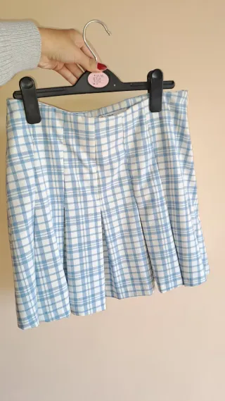 Falda plisada, a cuadros Bershka azul y blanco 