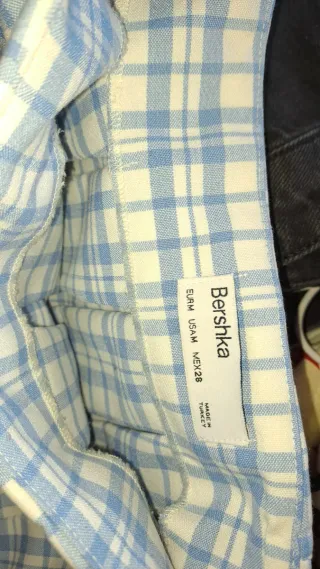 Falda plisada, a cuadros Bershka azul y blanco 