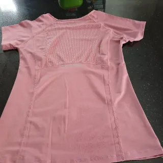 Camiseta deportiva rosa