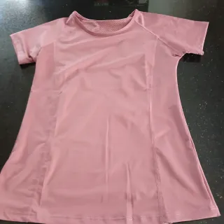 Camiseta deportiva rosa