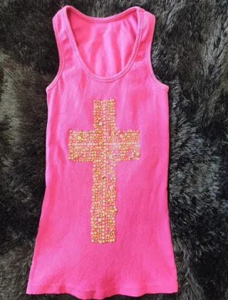 Camiseta tirantes cruz tachas doradas