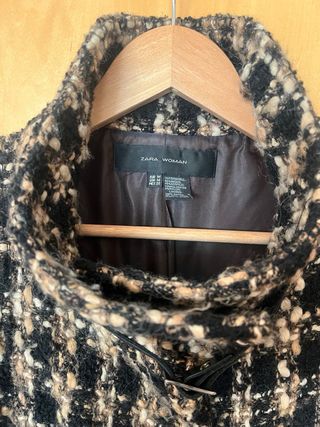 Abrigo de lana con diseño elegante y sofisticado